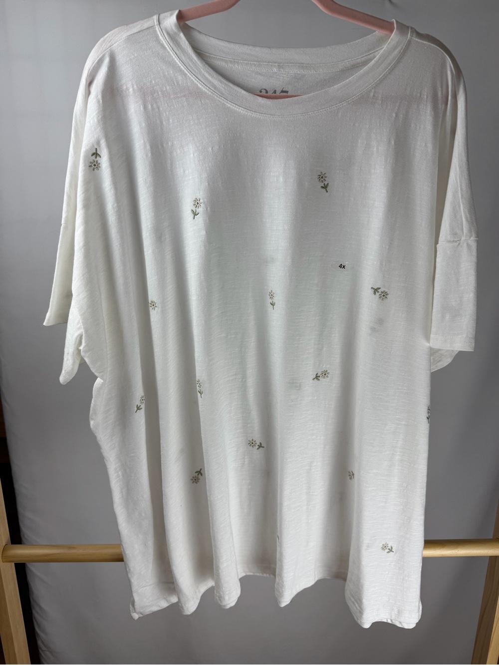 24/7 by Maurices 4X White Embroidered Daisy Tee Plus Size Cotton Top